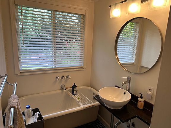 5th image of 2363 Peachtree Ln