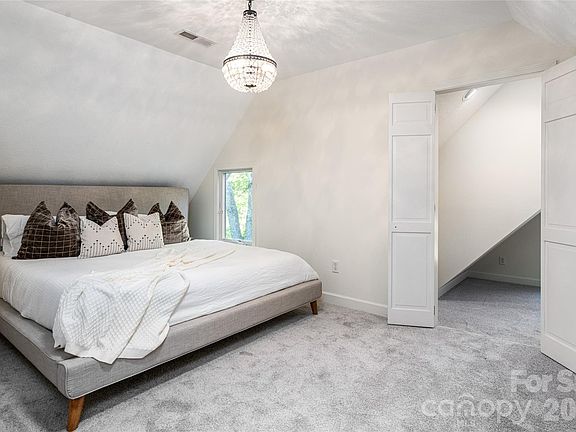 39th image of 10 Dogwood Hills Ln #12