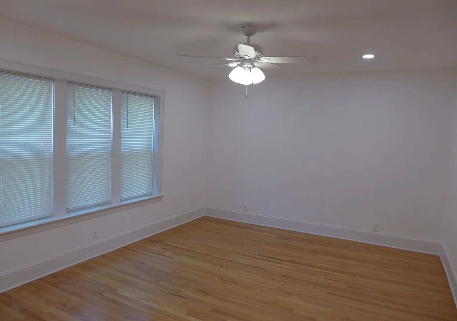Linder/ Lawrence Apartments — Photo 3