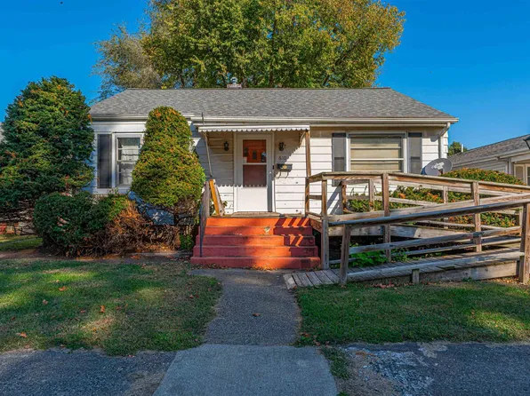 610 4th St, Lincoln, IL 62656