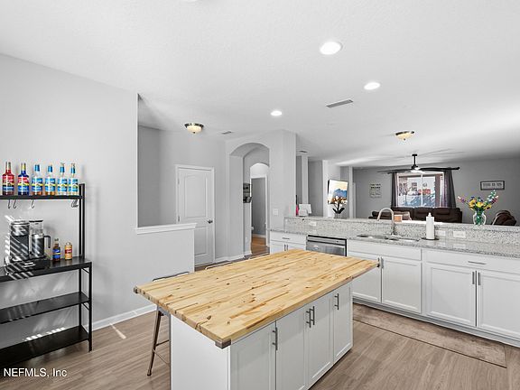 4th image of 3331 BRADLEY CREEK Parkway