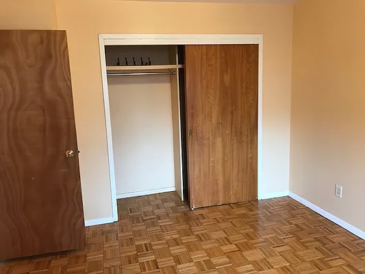 Rented by Zikos Realty Services | media 18