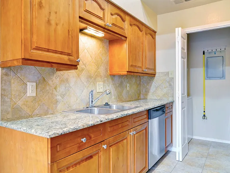 5700 Cedar Creek Dr — Photo 8
