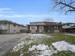 6862 Darcel Ave, Mississauga, ON L4T 2W5