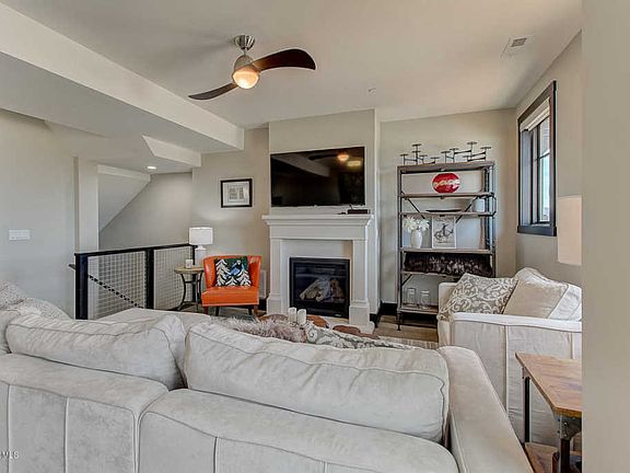 5th image of 3808 Blackstone Dr