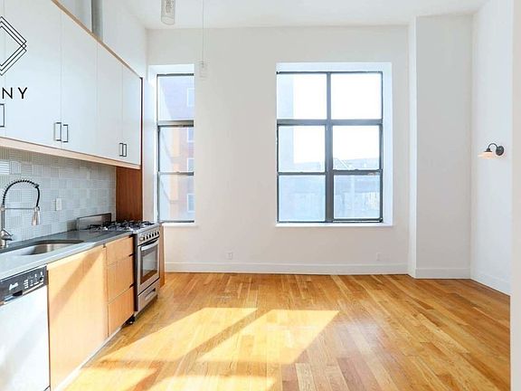 3rd image of 949 Willoughby Ave #112B