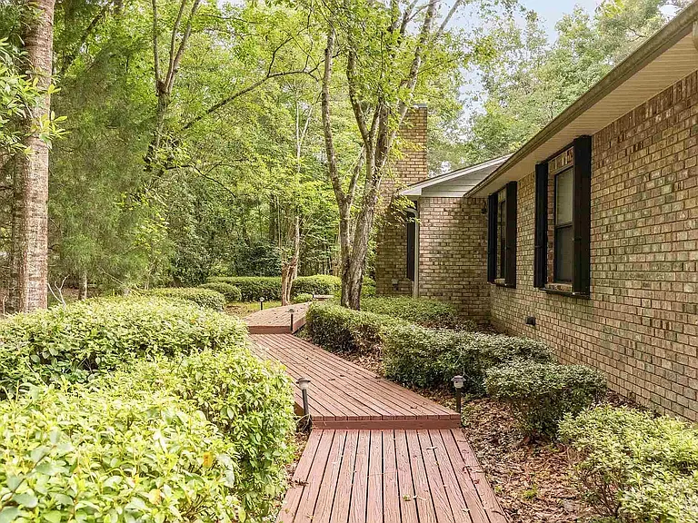 2840 Creekwood Dr — Photo 3