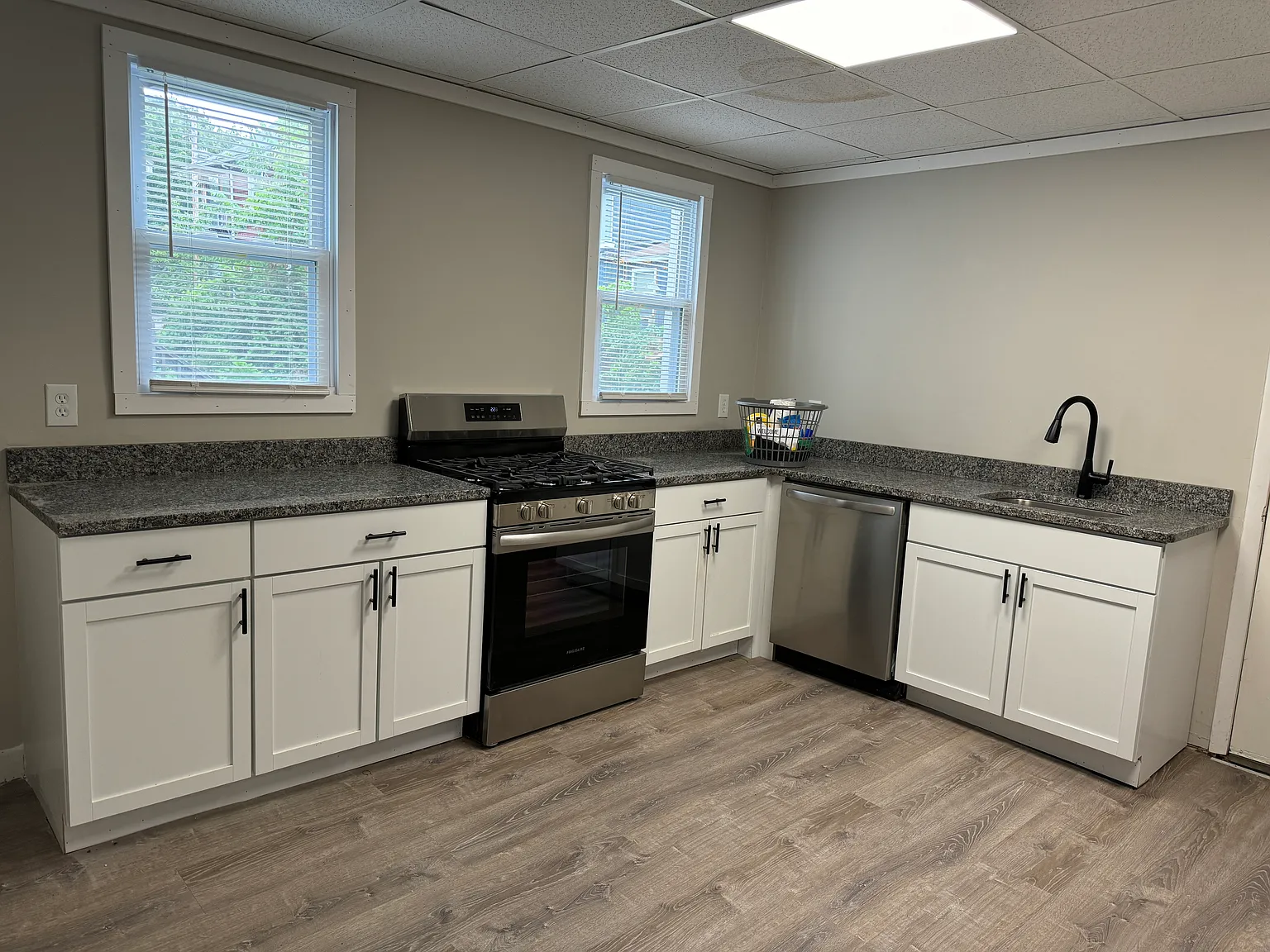 5 bed, 2101 sqft, $4,000 — Photo 2