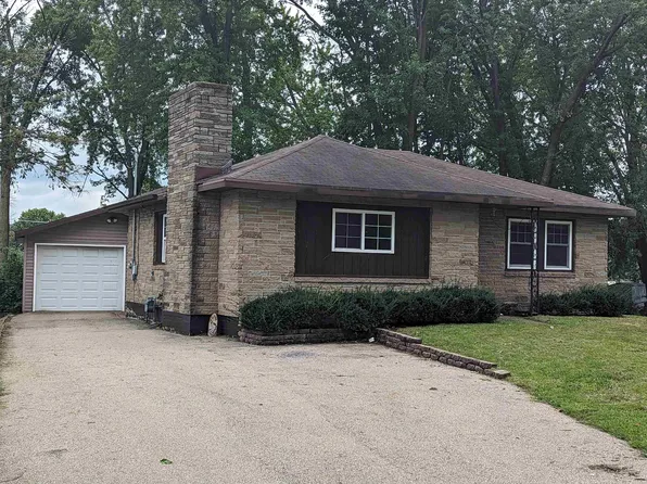 1304 W North Water St, New London, WI 54961