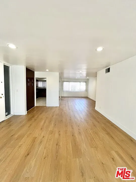 2 bed, 2.0 bath, 1800 sqft, $4,600 — Photo 3
