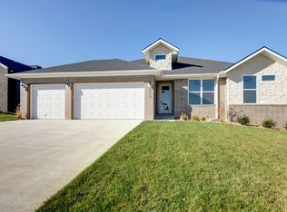 855 S Silverwood Ln, Nixa, MO 65714