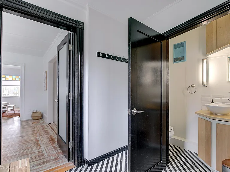 19 Congdon Ave — Photo 22