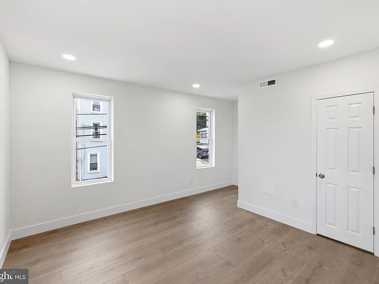213 Hermitage St — Photo 6