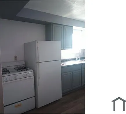 110 Quincy Ave — Photo 3