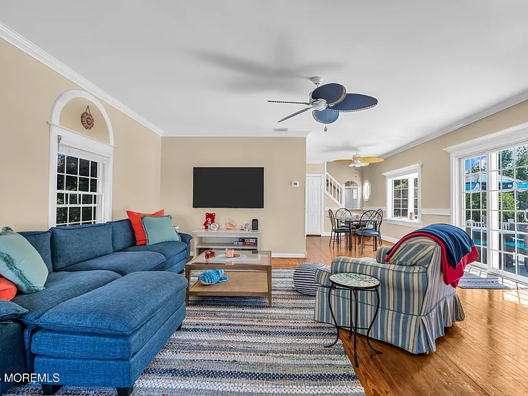 344 E Point Pleasant Ave — Photo 9