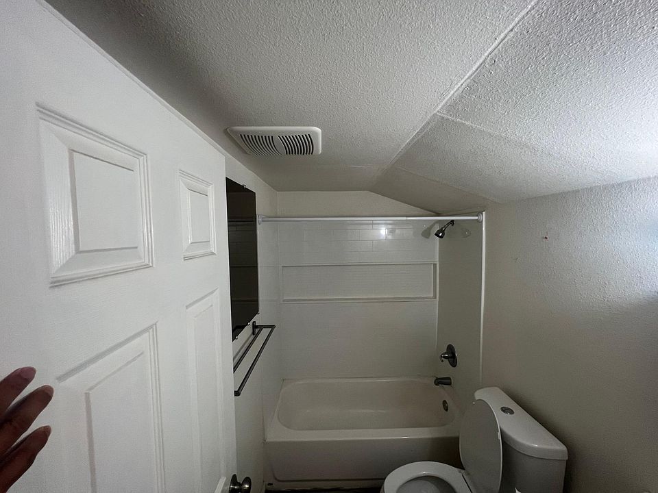 2nd image of 7526 Melrose Ave #C