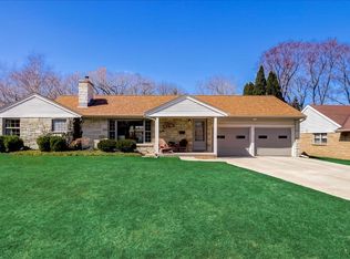 1124 Sunset Ct, Grafton, WI 53024