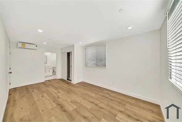 1584 W 37th St #1 — Photo 10