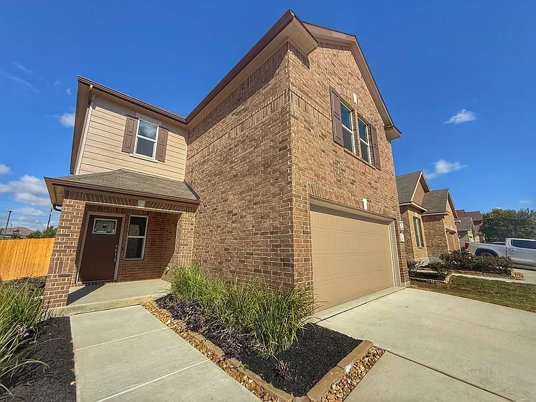 108 Bass Ln — Photo 3