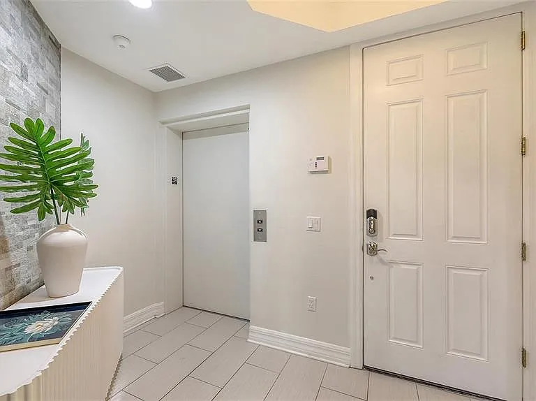 1921 Monte Carlo Dr #302 — Photo 3