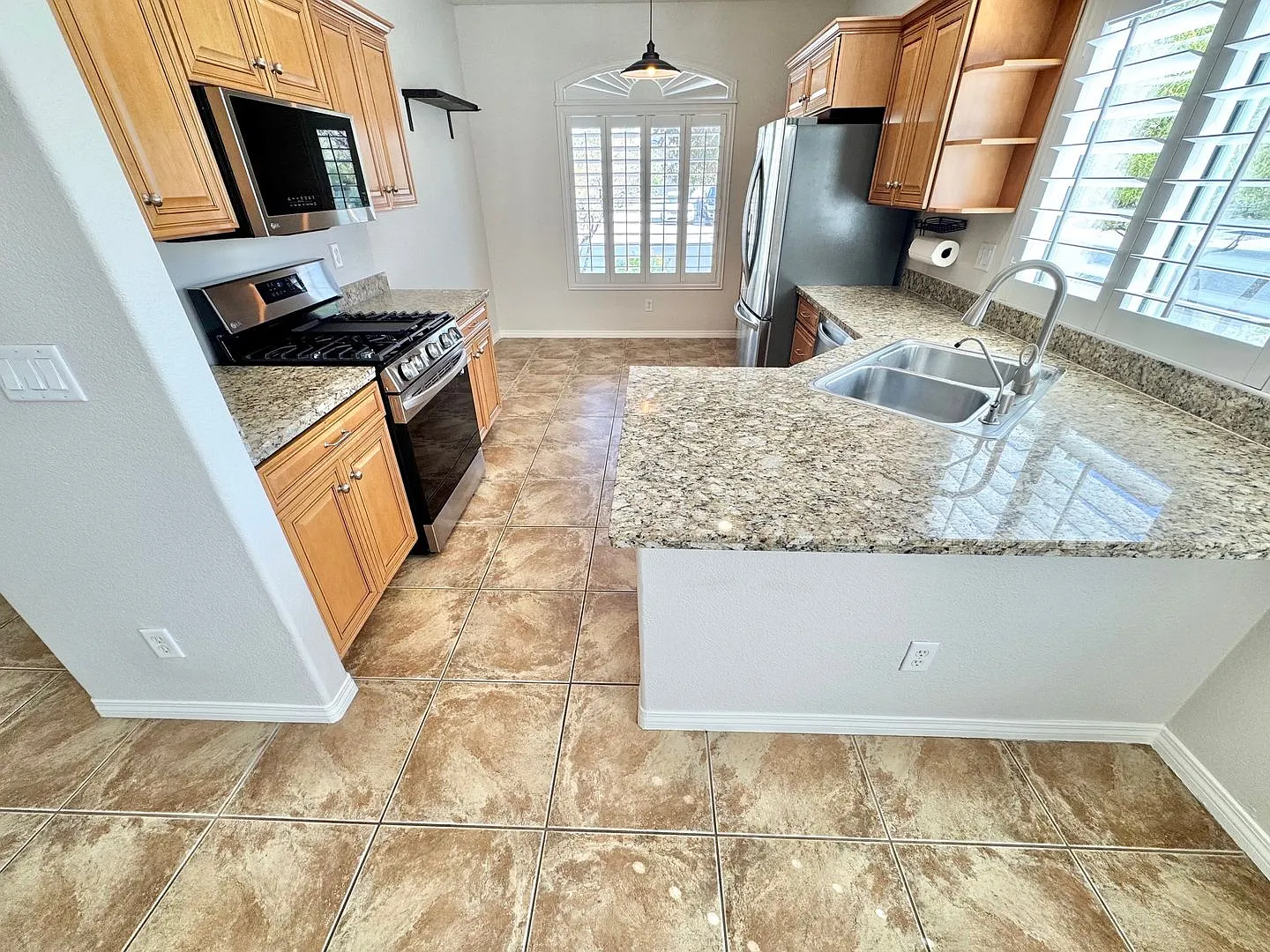 Stunning Single-Family Home 3/ Bedroom / 2 Full Baths, With 2 Car Garage! — Photo 3