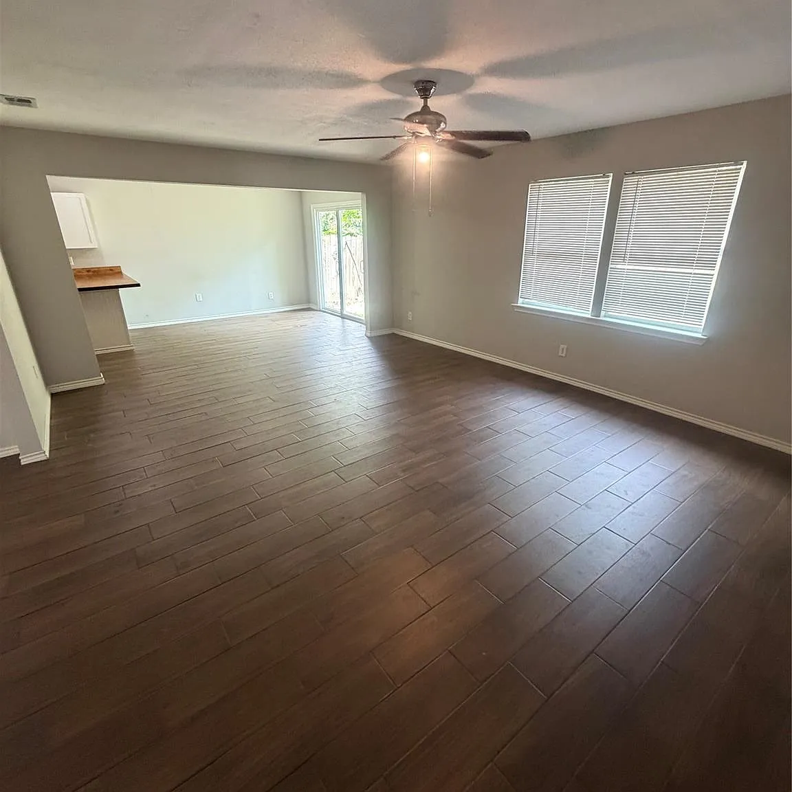 4 bed, 2.0 bath, 1890 sqft, $1,900 — Photo 2