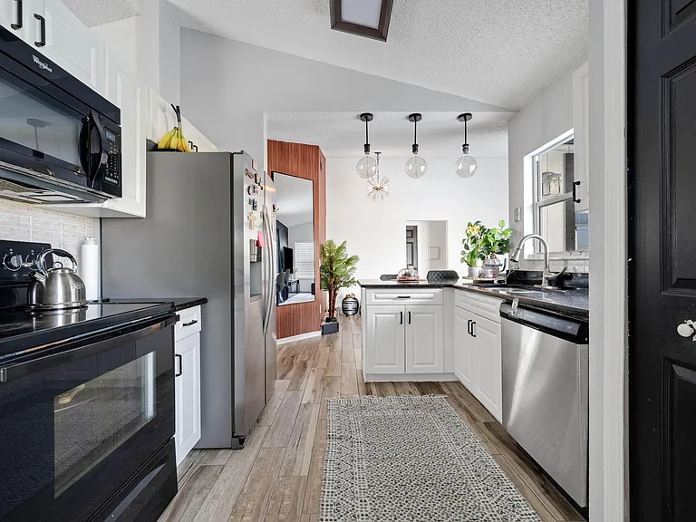 601 SW Icon Ave — Photo 14
