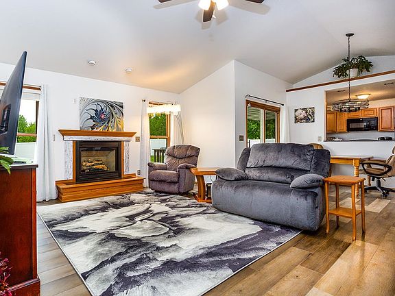 4th image of 716 W Burbank Ave