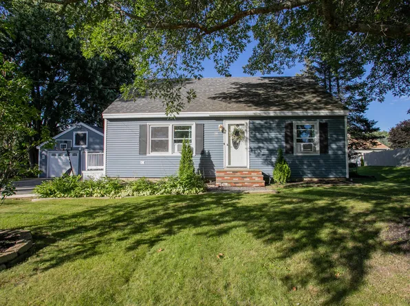 28 Clover Lane, Brewer, ME 04412