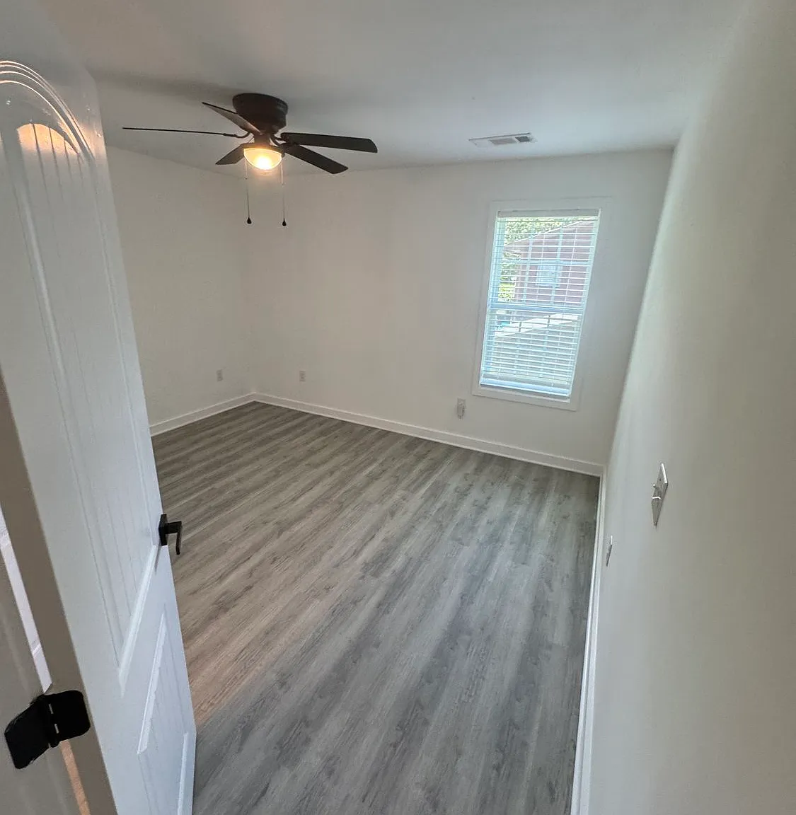 4 bed, 2.5 bath, 1926 sqft, $2,300 — Photo 4