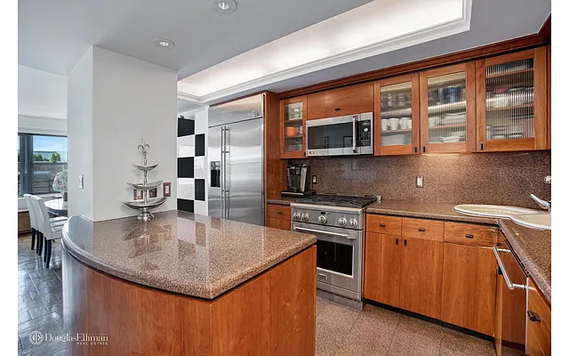 Sold by Douglas Elliman | media 20