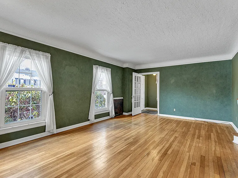2317 Canterbury Rd — Photo 3