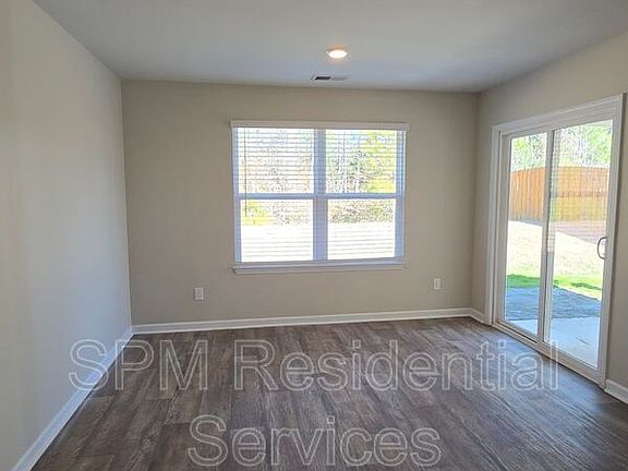 4th image of 601 Draymore Dr NE