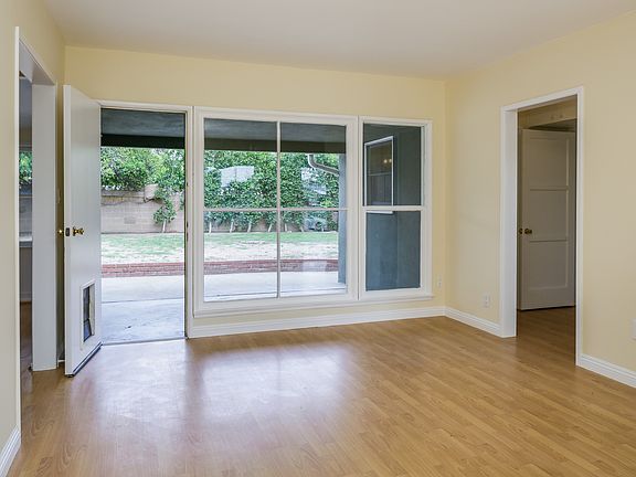 5th image of 7516 Lasaine Ave