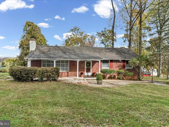 146 Hilltop Rd, Phoenixville, PA 19460
