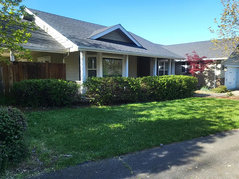159 SE Aztec Ct — Photo 8