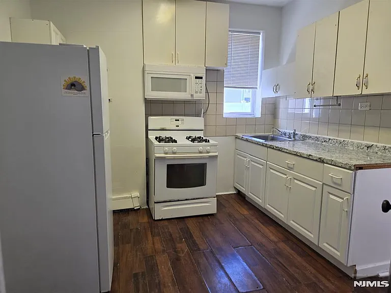 23 Ridgefield Ave #1 — Photo 4