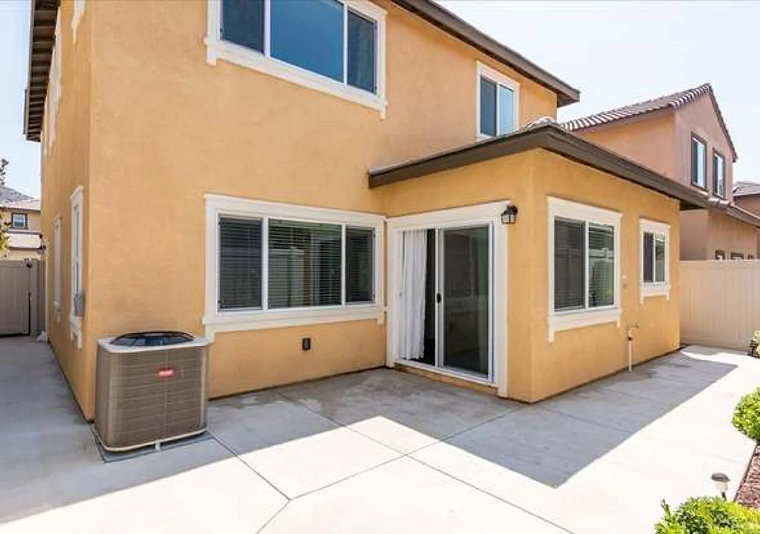 Bright and Spacious 3 Bedroom 3 Bath Townhome in Fallbrook! — Photo 3