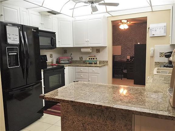 4th image of 6903 Pinecrest Ln