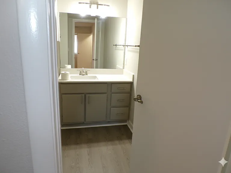 Regency Point Luxury Apartments — Photo 120