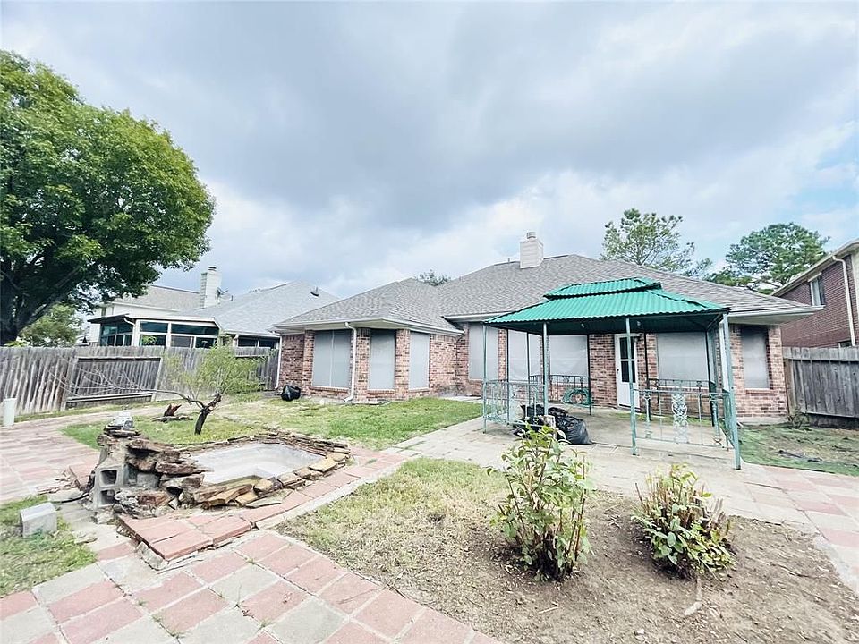 1st image of 2411 Parkhaven Dr
