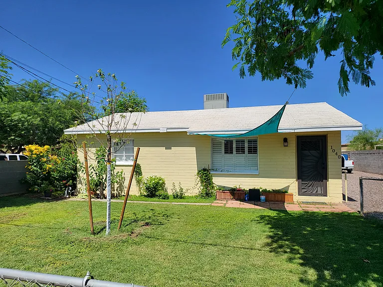 1040 N 27th Pl — Photo 1