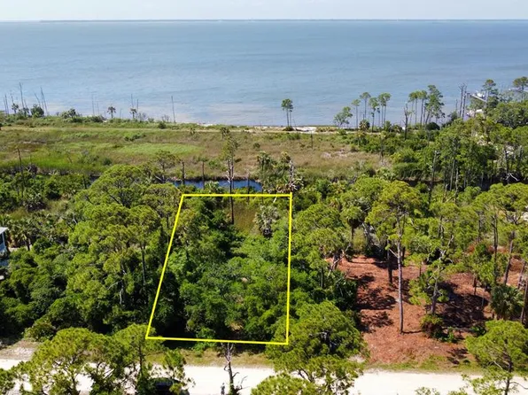 1033 E Pine Ave, Eastpoint, FL 32328