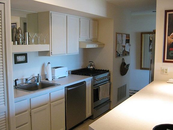 5th image of 301 Belvedere Ave APT 15