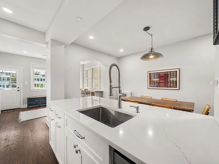 641 Girard St NE — Photo 11