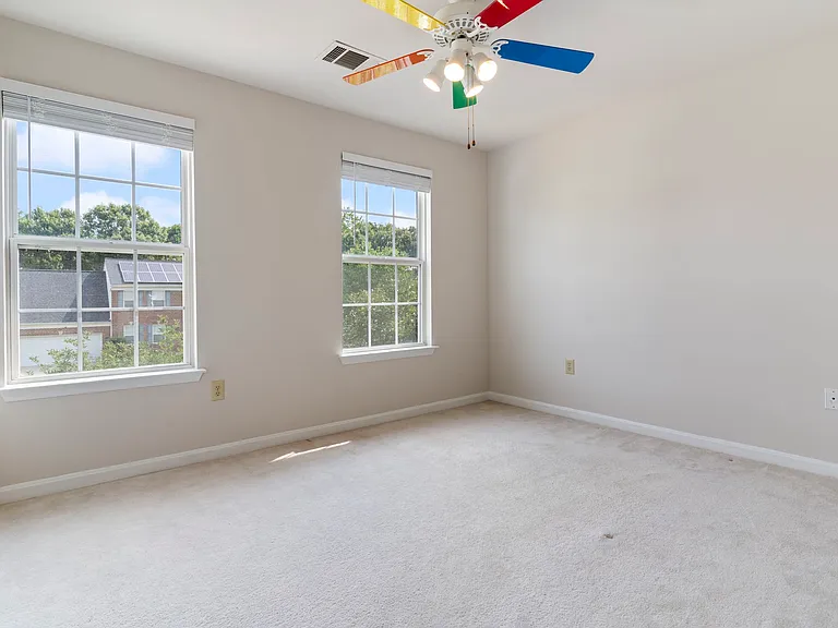 2427 Grantham Ct — Photo 23