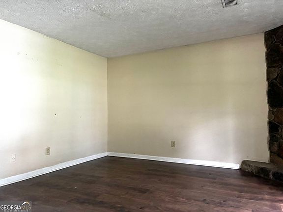 5th image of 3901 Wood Path Dr