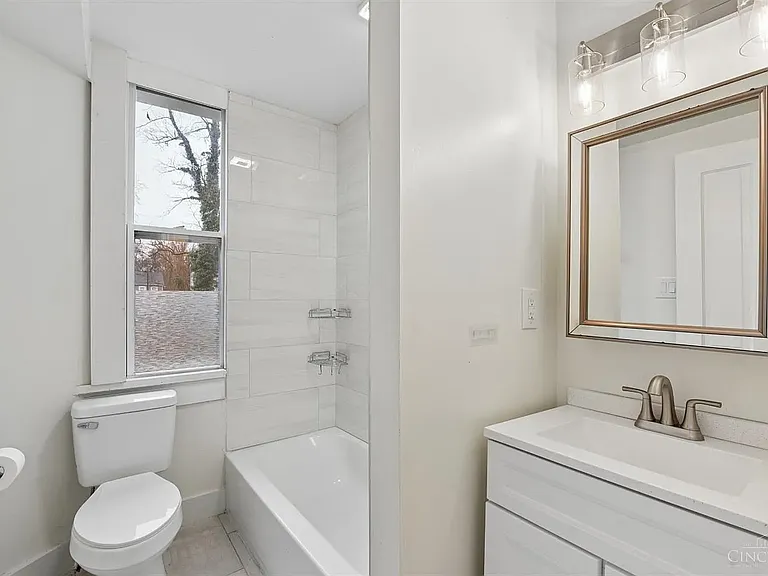 1723 Kinney Ave — Photo 22