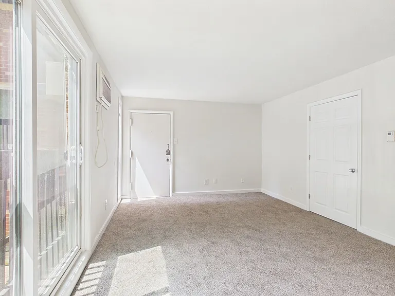 Forest Square Apartments — Photo 19