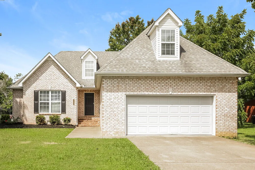 3 bed, 2.0 bath, 1850 sqft, $2,185 — Photo 1